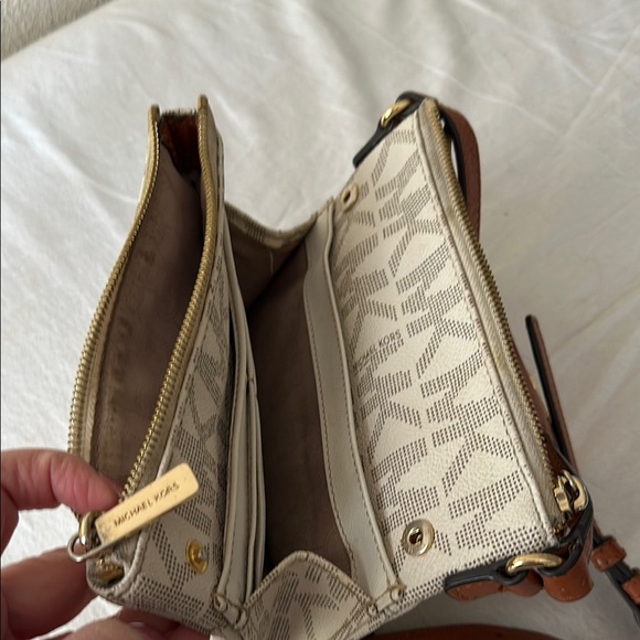 Michael Kors Crossbody Bag in White and Brown with Monogram - Picture 5 of 7